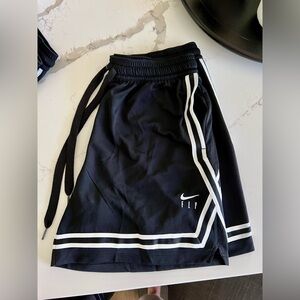 Nike Women's Fly Crossover Basketball Shorts Black Size M